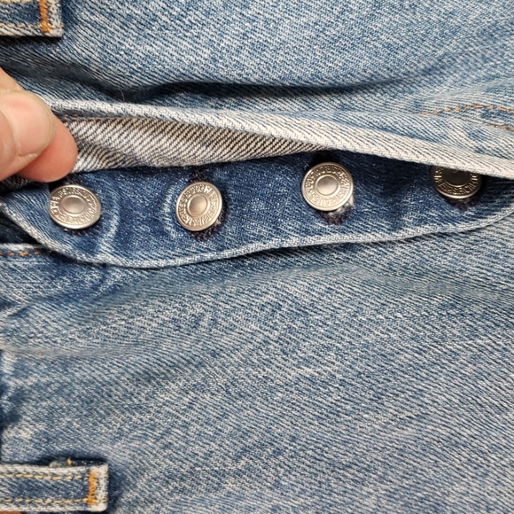 Levi's 501 Fray Hem Shorts - Picture 3 of 5